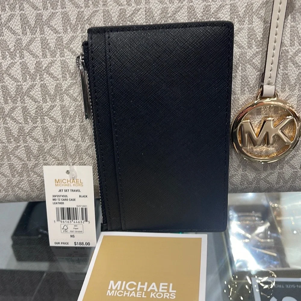 MICHAEL KORS
Jet Set Travel Medium Top Zip Leather Card Case Wallet
Black
NWT - Picture 10 of 16